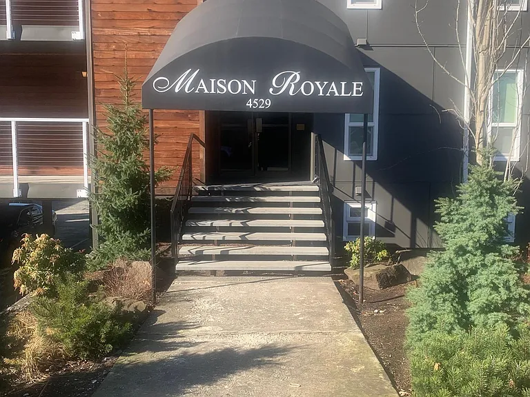 4529 44th Ave SW #1B — Photo 2