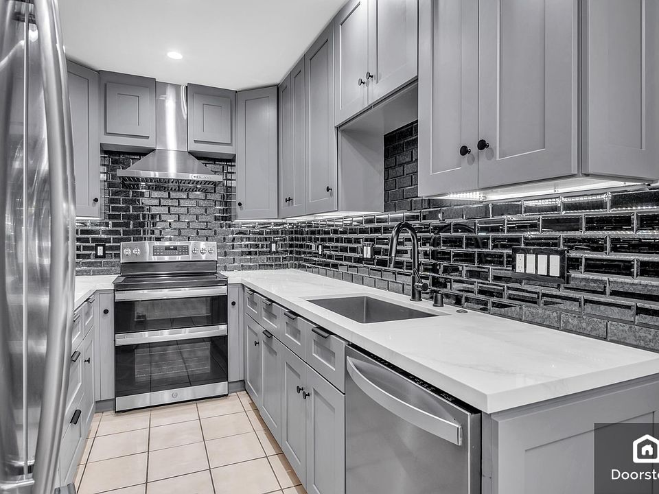 1st image of 1010 Palm Ave APT 103