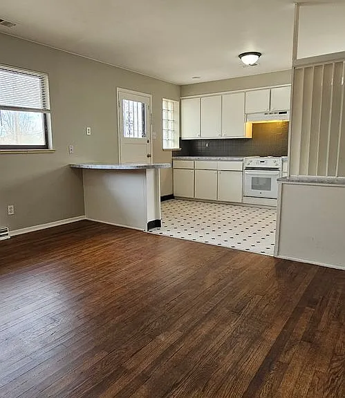 1134-1138 Akron St — Photo 13