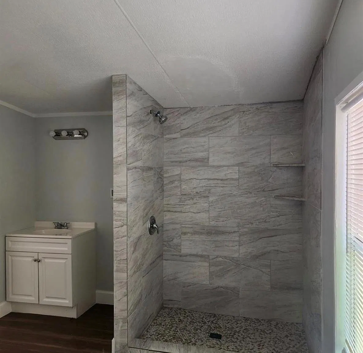 3 bed, 2.0 bath, 2100 sqft, $1,375 — Photo 1