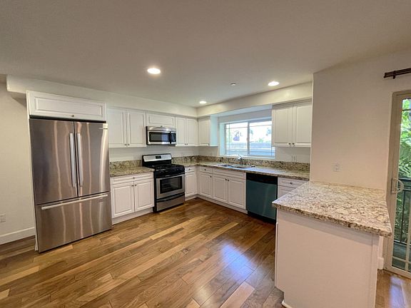 5th image of 5315 Bellingham Ave Unit 205