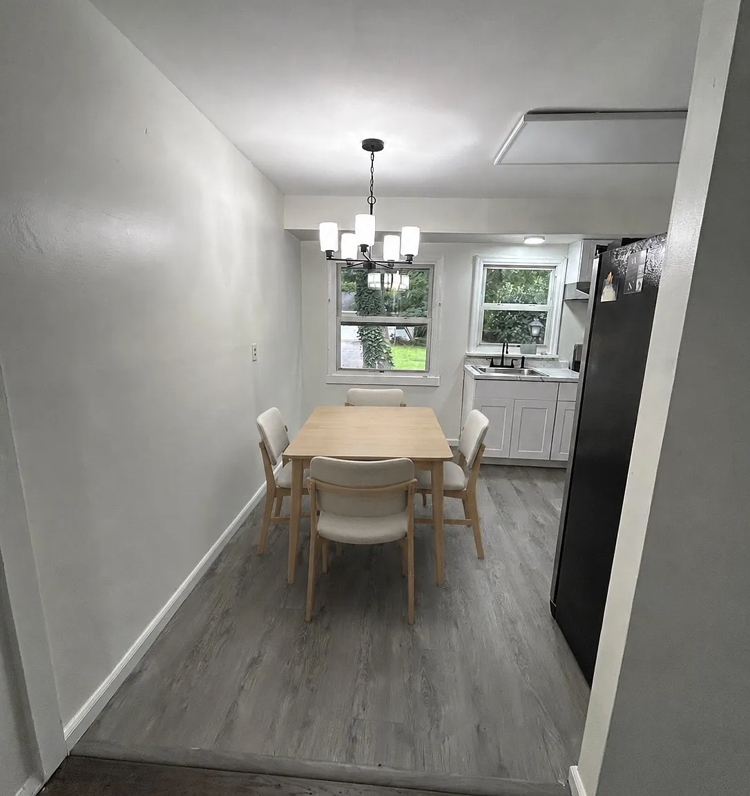3 bed, 862 sqft, $3,350 — Photo 2