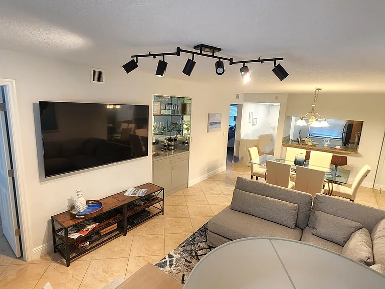 600 Egret Cir #7103 — Photo 2