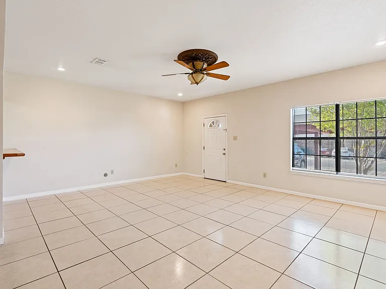 113 Ramon Cardenas Dr — Photo 11