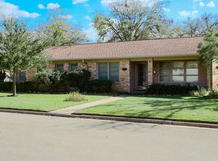 500 Page St, Hallettsville, TX 77964