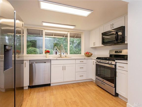 2nd image of 16815 NE 18th St