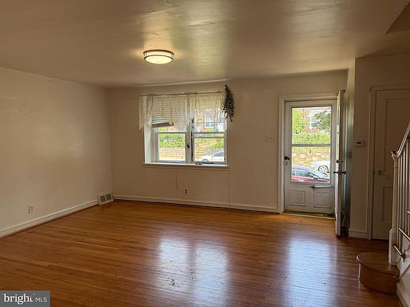 2nd image of 1836 Faunce St