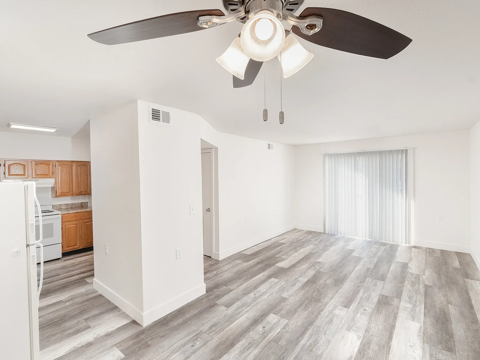 Lombard Heights Apartments — Photo 1