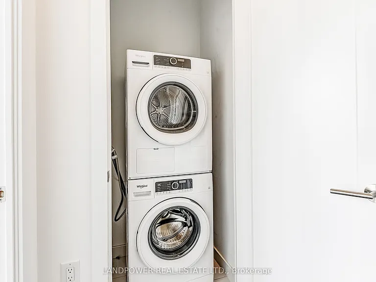 585 Bloor St E #415 — Photo 32