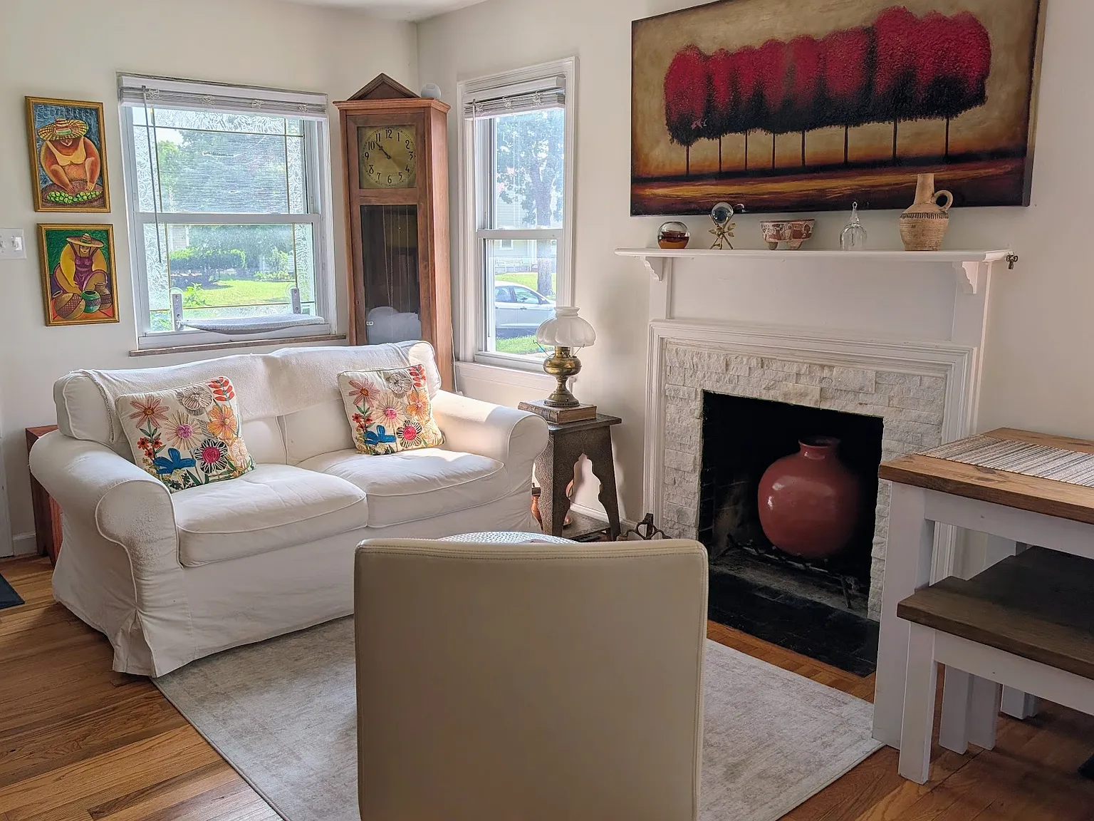 3 bed, 1300 sqft, $2,400 — Photo 2