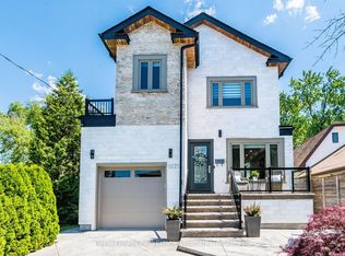 1071 Westmount Ave, Mississauga, ON L5E 1X5