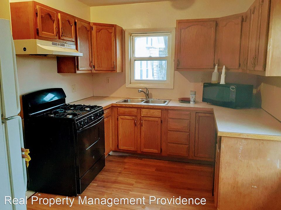 46 Grove St Lincoln RI Zillow