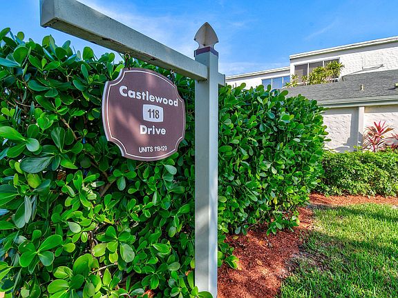 2nd image of 118 Castlewood Dr APT 122