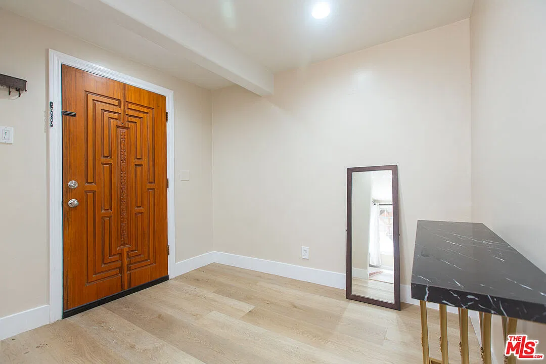 3 bed, 2.0 bath, 1696 sqft, $4,200 — Photo 3