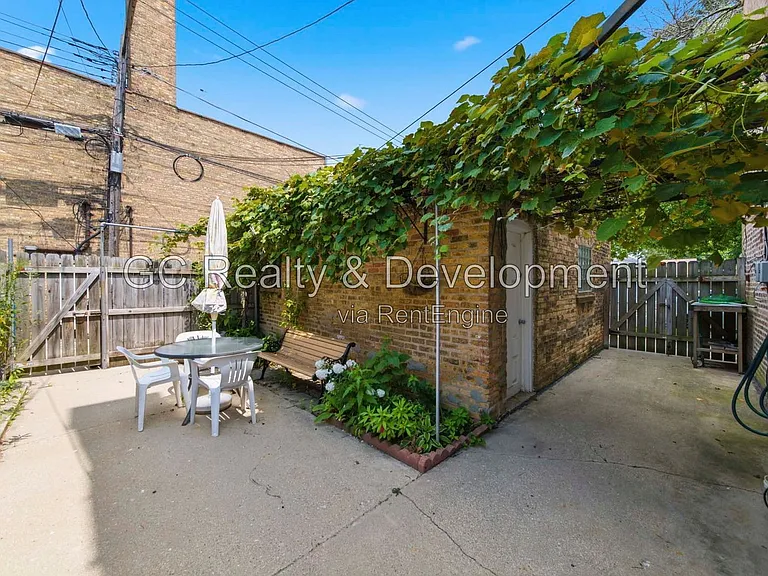 3938 N Lockwood Ave #1 — Photo 14