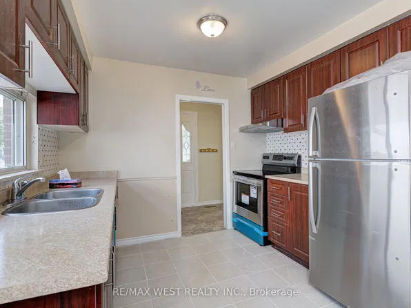 18 Glenforest Rd, Brampton, ON L6S 1K6
