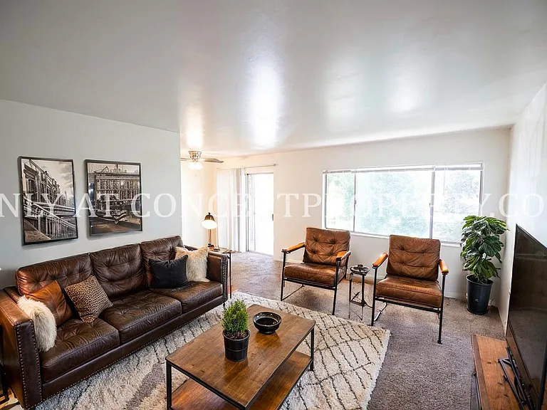 425 E 3rd Ave — Photo 2