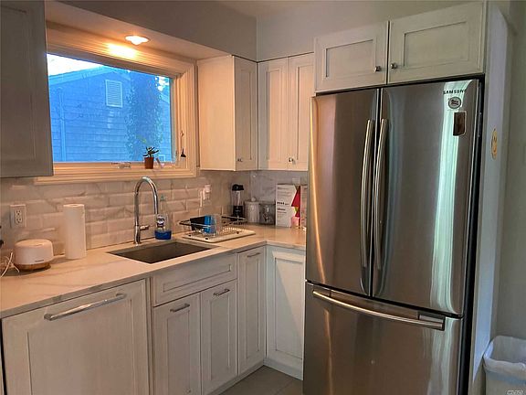 4th image of 52 Bayview Dr