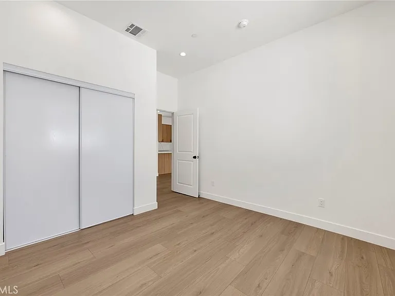 22538 Roscoe Blvd — Photo 12