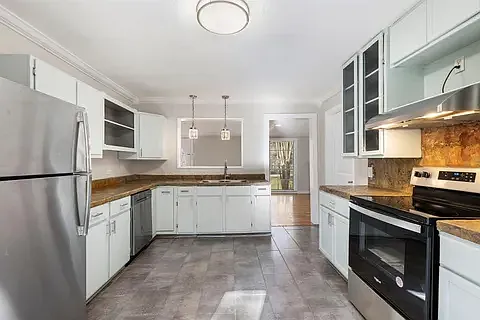 1 bed, 920 sqft, $1,350 — Photo 4