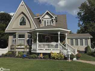 305 8th St N, Northwood, IA