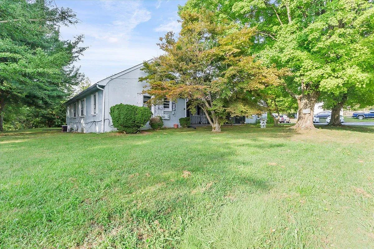 704 Blue Ridge Ave — Photo 3