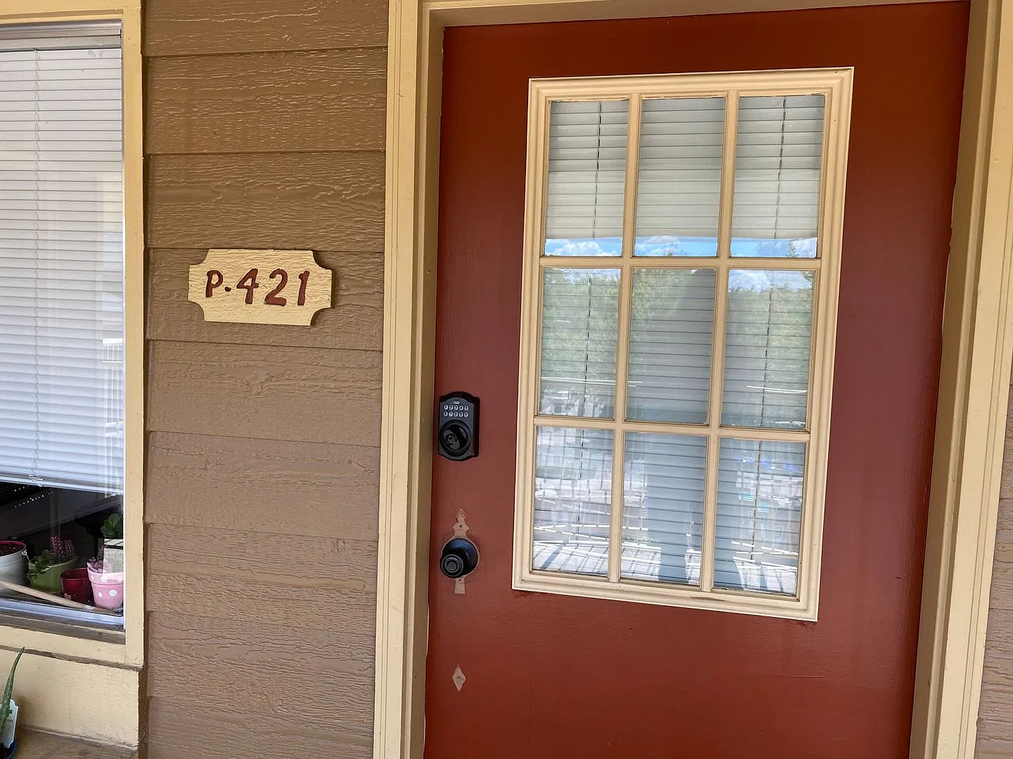 Available for 2027-2028 Fall Pre-Leasing: Top Floor Condo with View of the Flatirons and the Pool — Photo 2