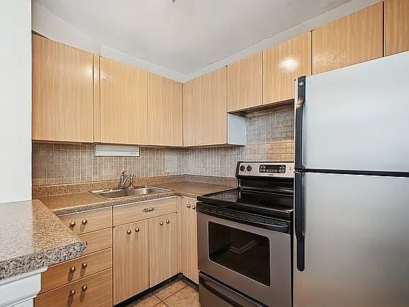 4th image of 5701 N Sheridan Rd APT 7N