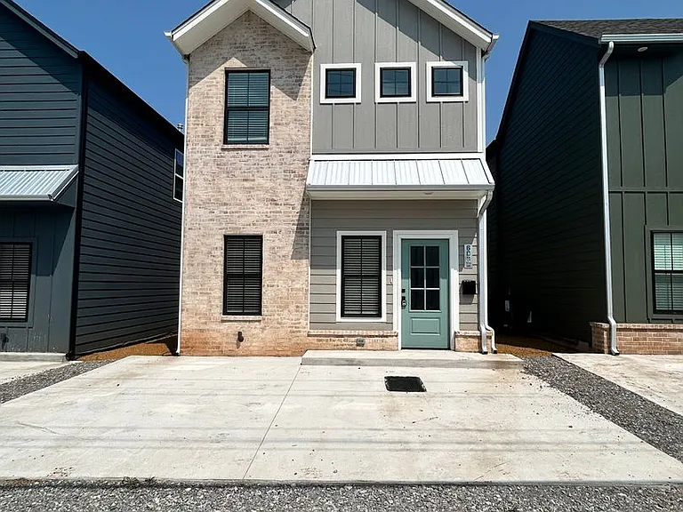 608 W 2nd St #110 — Photo 1