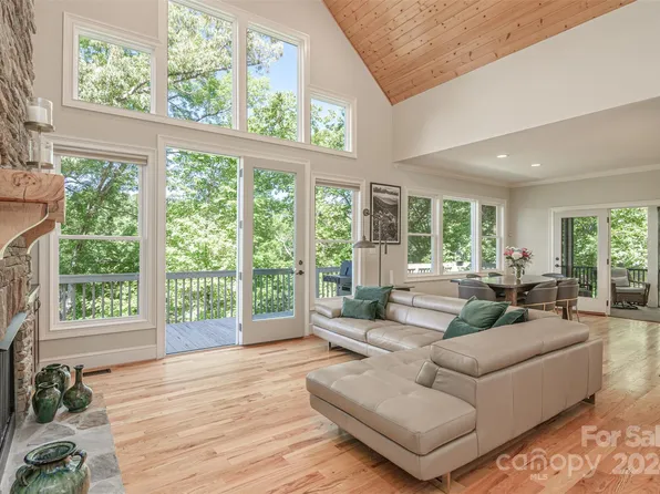 1379 Mountain Pkwy, Mill Spring, NC 28756