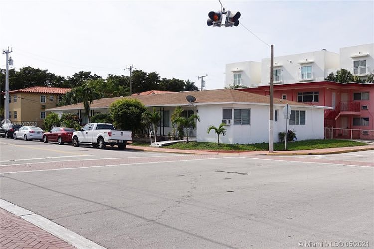 1st image of 8430 Crespi Blvd #8430