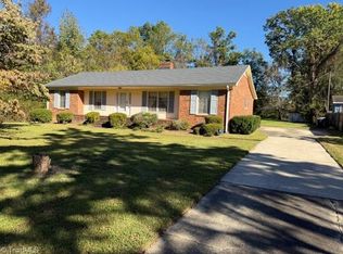5515 Bledsoe Dr, Greensboro, NC 27410
