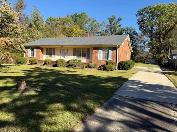5515 Bledsoe Dr, Greensboro, NC 27410