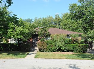 1414 Pfingsten Rd, Glenview, IL 60025