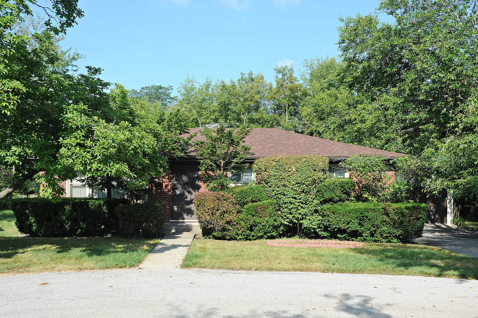 1414 Pfingsten Rd photo 1