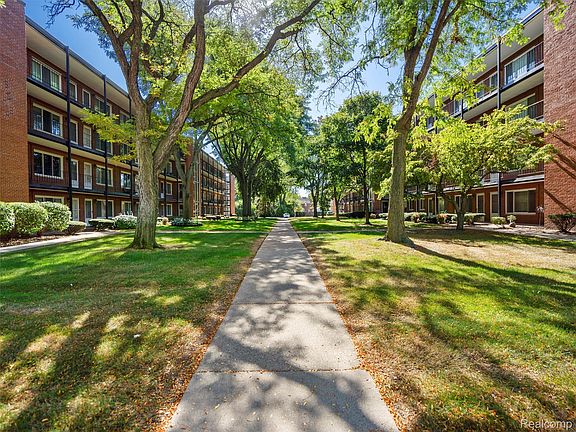 2nd image of 2915 W 13 Mile Rd #Apt 101