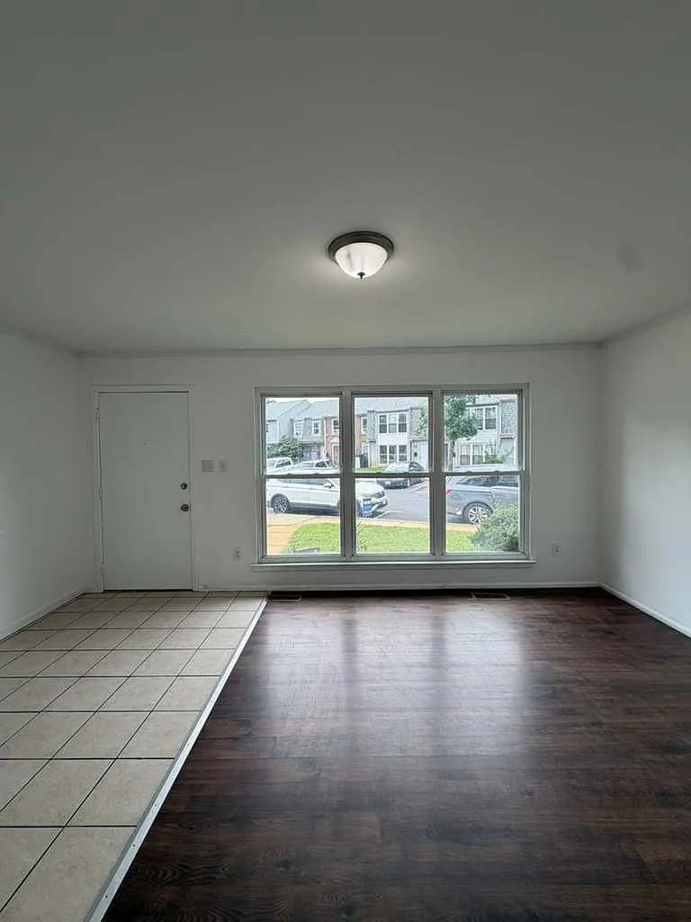 2 bed, 1.5 bath, 1080 sqft, $2,500 — Photo 2