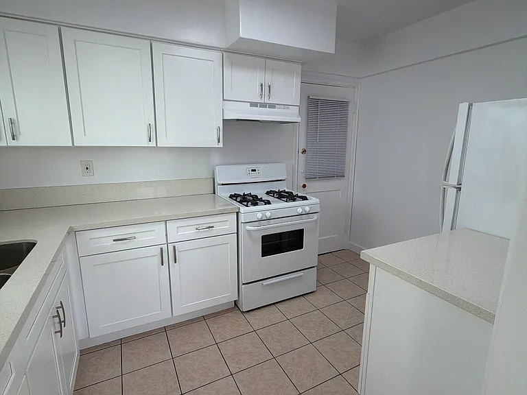 630 S Detroit St #1/2 — Photo 5