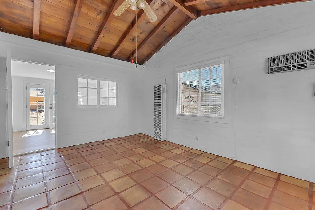 1 bed, 700 sqft, $1,200 — Photo 4