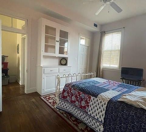 Bedroom (can remove bed for living area)