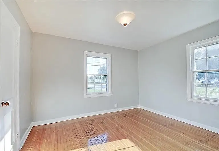 702 W 42nd St — Photo 14