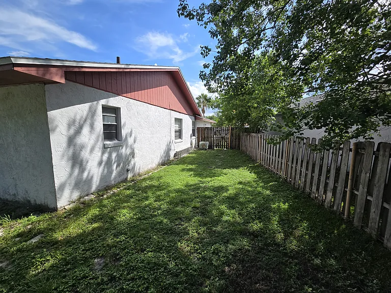 10615 Wyndcliff Dr — Photo 16