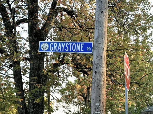 5 Graystone Rd, Stoneham, MA 02180
