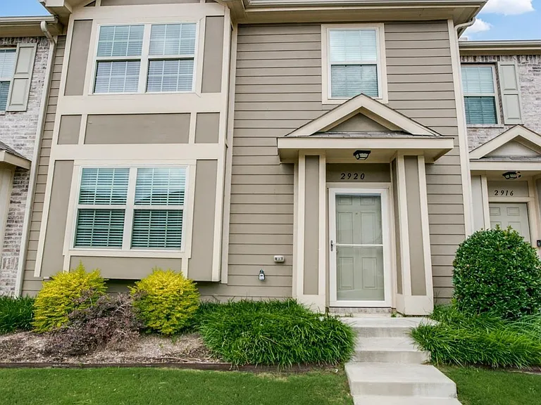 2920 Peyton Brook Dr — Photo 2