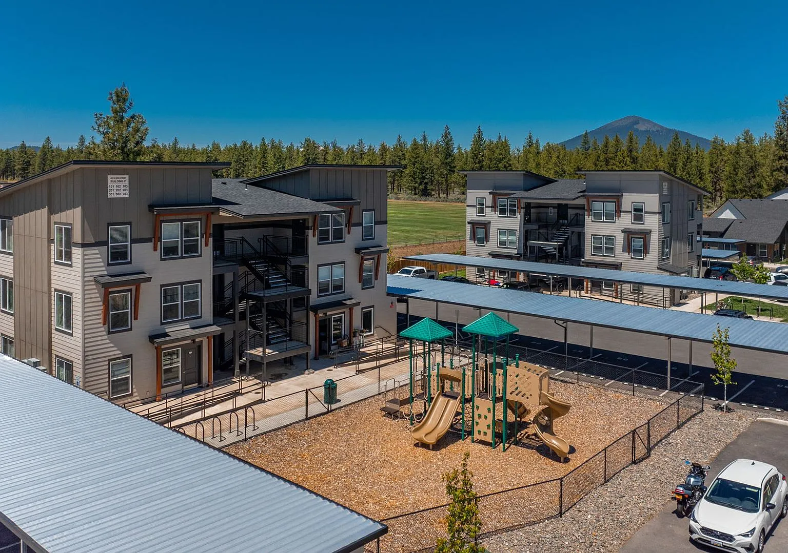 McKenzie Meadows Apartments — Photo 4
