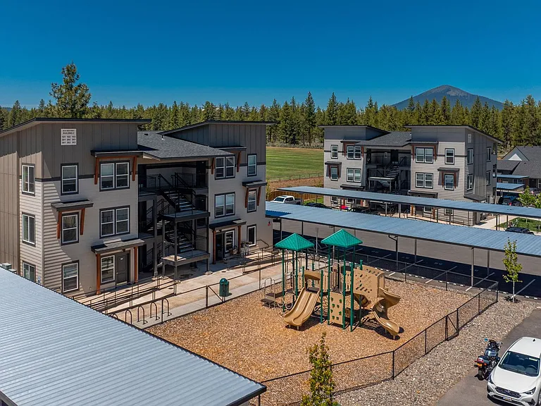 McKenzie Meadows Apartments — Photo 4