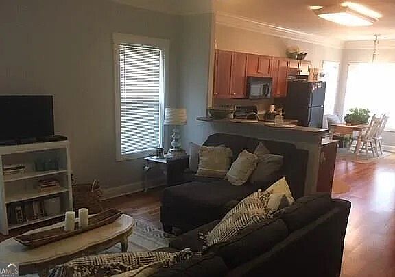 3rd image of 2060 Lakeside Dr