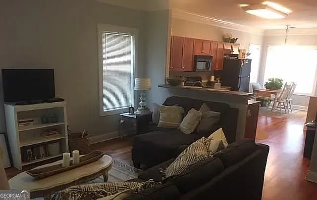 2060 Lakeside Dr — Photo 3