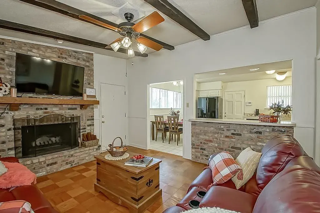 9817 Martha Ln — Photo 4