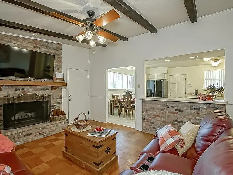 9817 Martha Ln — Photo 4